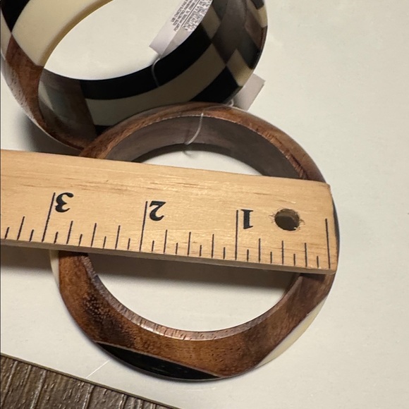 Chico's Black, Cream & Wood Inlay Bangle Set. (BR222) - Picture 10 of 14